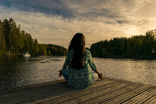 meditace u jezera.jpg